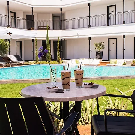 Ξενοδοχείο Mola Cunda 3*