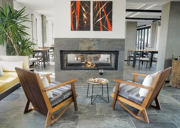 Отель Mola Cunda