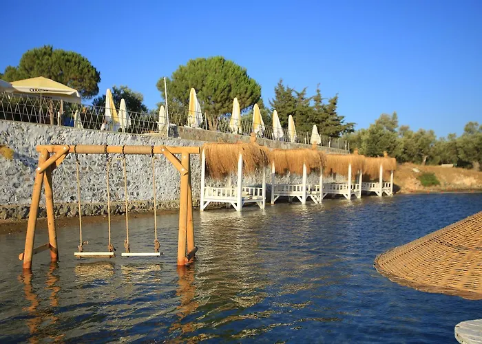 Mola Cunda Отель Айвалык